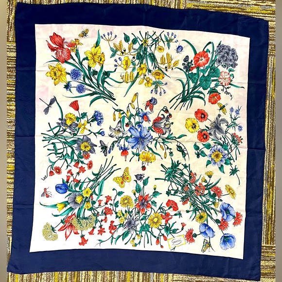 WOW - Authentic Gucci Silk Scarf for Neck, your Purse and/or Backpack - Picture 12 of 13